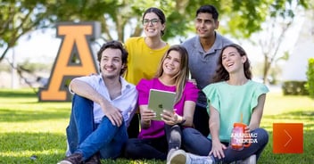 Mis amigos van a otra Universidad pero yo voy a estudiar en la Anáhuac Mayab