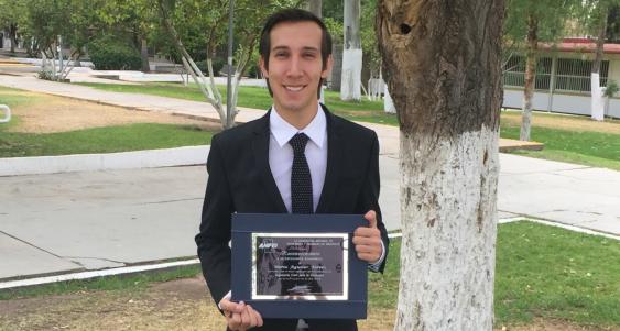 Joven ingeniero, entre los mejores promedios del país.jpg