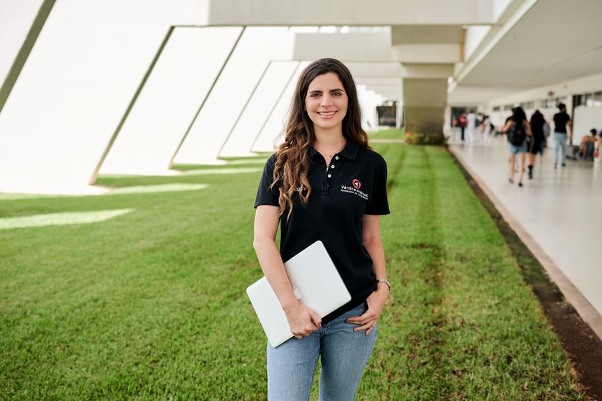 sofia abdala en el edificio de salud