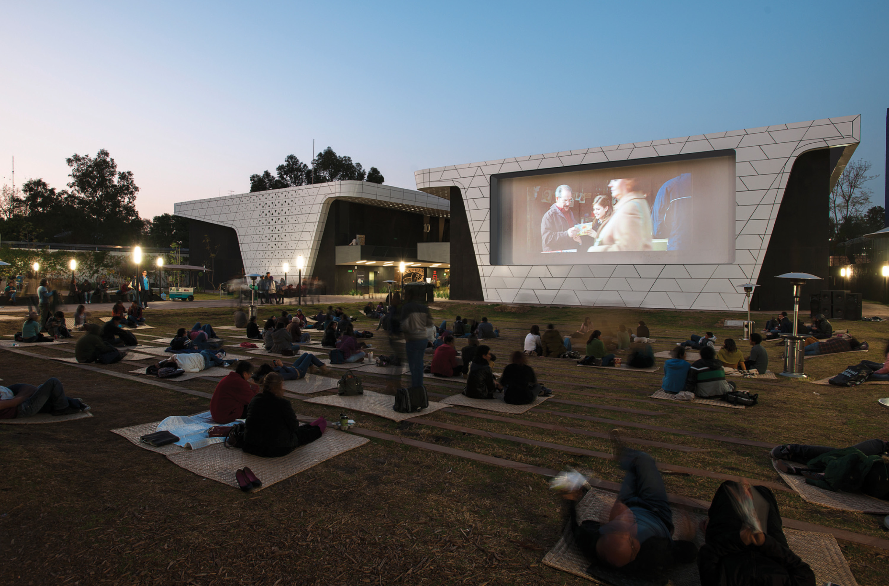 El diseño de la Cineteca Nacional de México estuvo a cargo de Rojkind Arquitectos