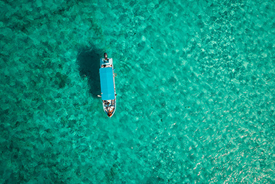 bird-s-eye-view-of-a-boat-in-the-sea-in-cozumel-is-2023-11-27-04-52-43-utc