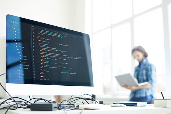computadora-con-lenguaje-de-programacion