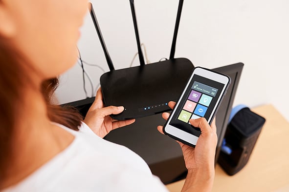 mujer-conectandose-a-internet