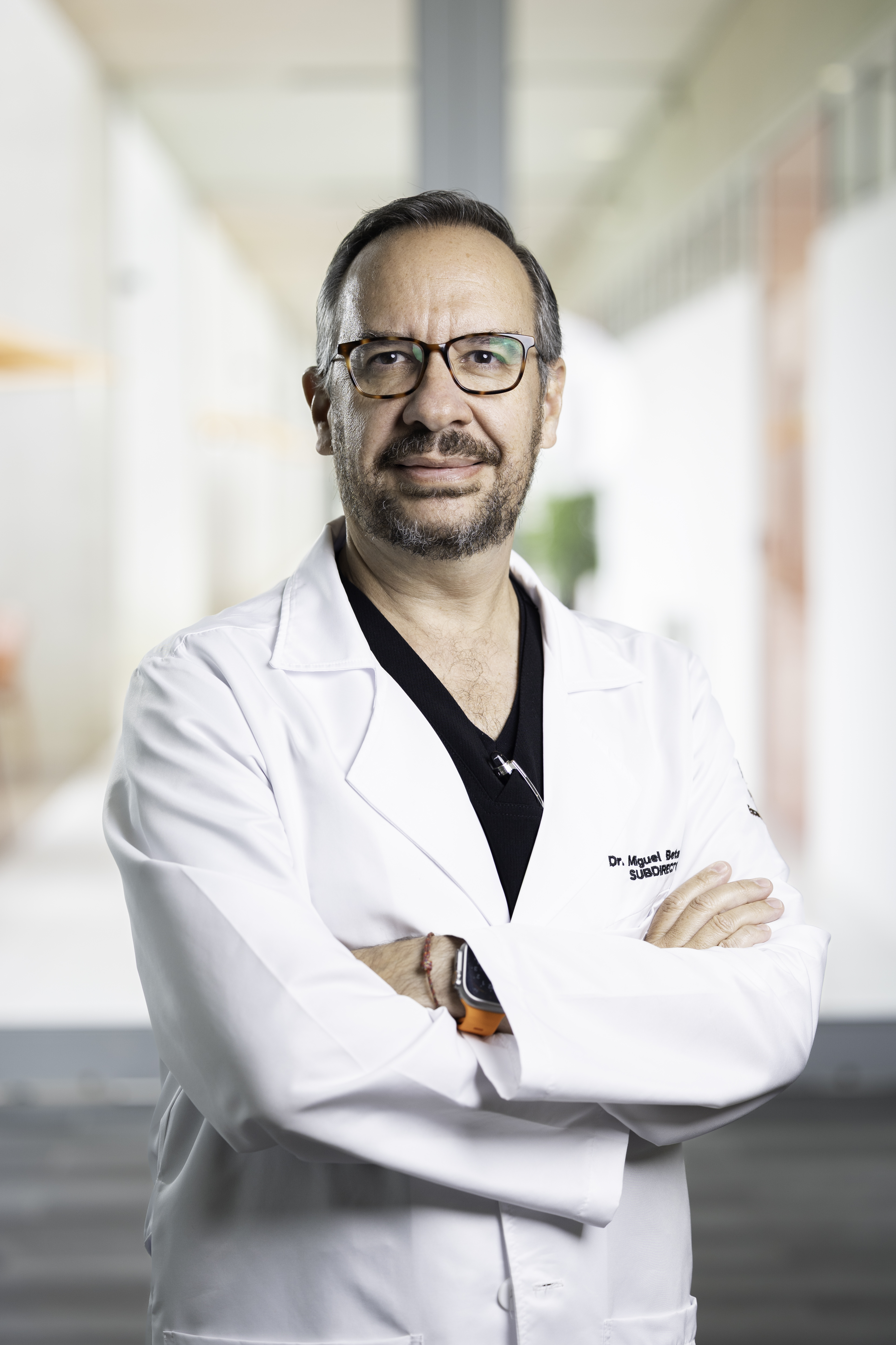 Dr. Miguel Betancourt Cravioto
