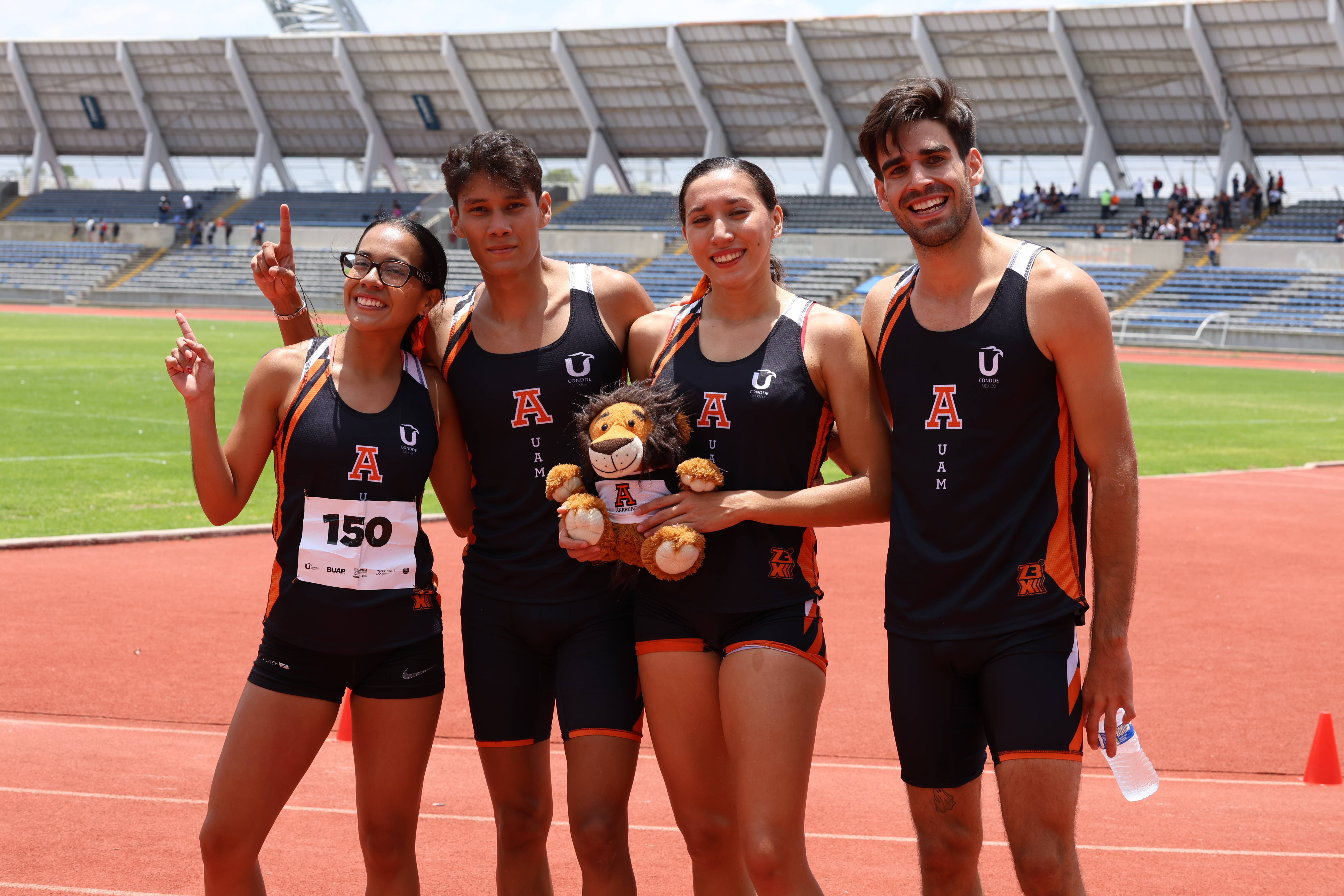 Emiliano Vega, Antonio Ucha, Iris Morales y María José Romero_medalla de oro_relevo mixto 4x400m