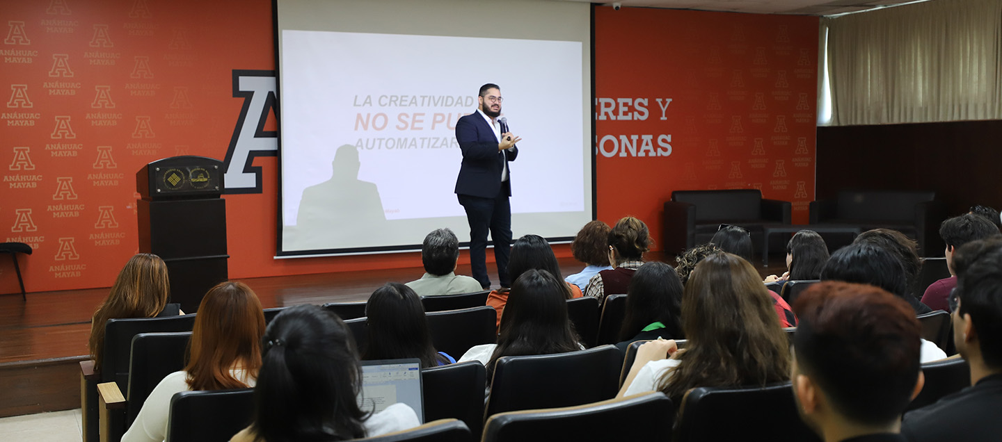 Enrique Xacur Salvatierra, director de Qualium en su conferencia “La evolución de la creatividad digital ante los cambios tecnológicos”