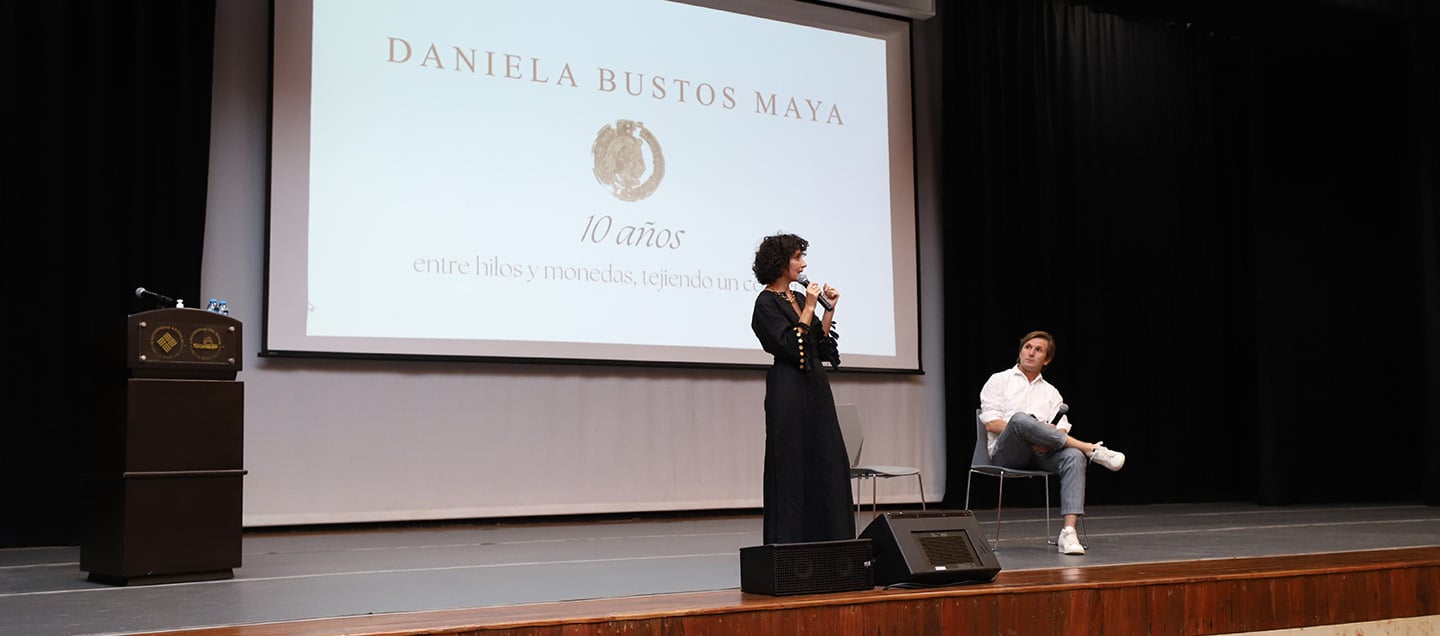  Daniela Bustos Maya, creative director & designer de la marca 