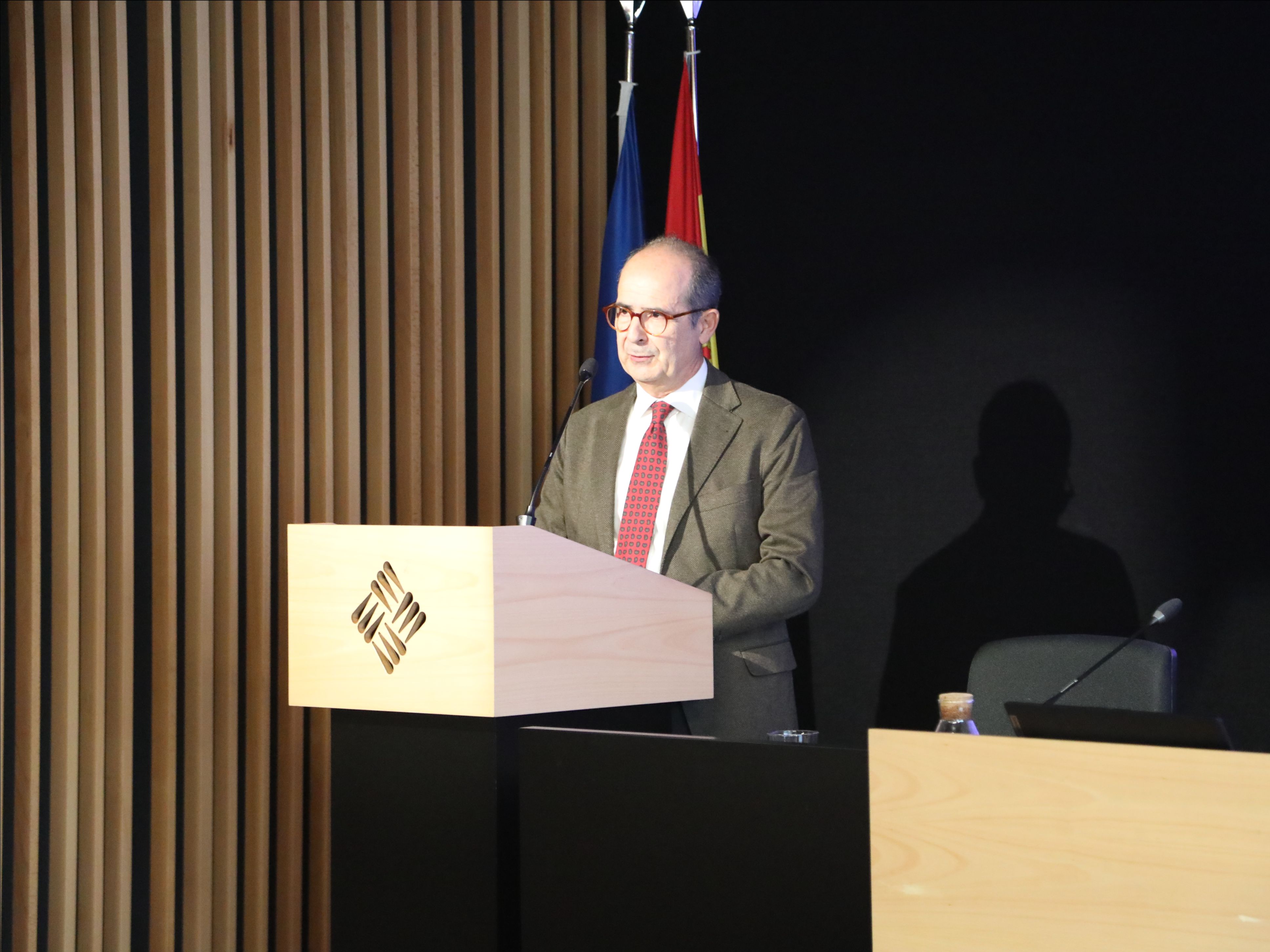 e11a6d41-53f0-e235-56f9-8b1160951489