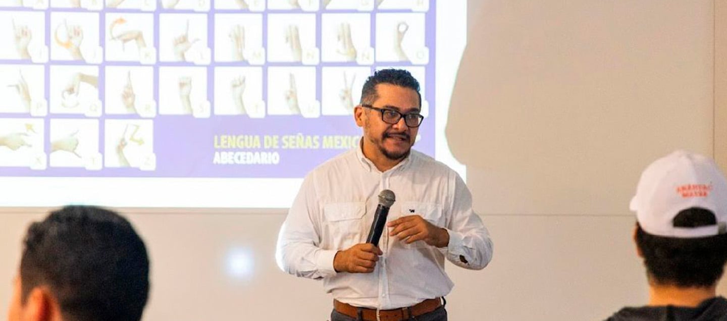 foto del articulo Comunicar también es incluir: Mtro. Alvar May