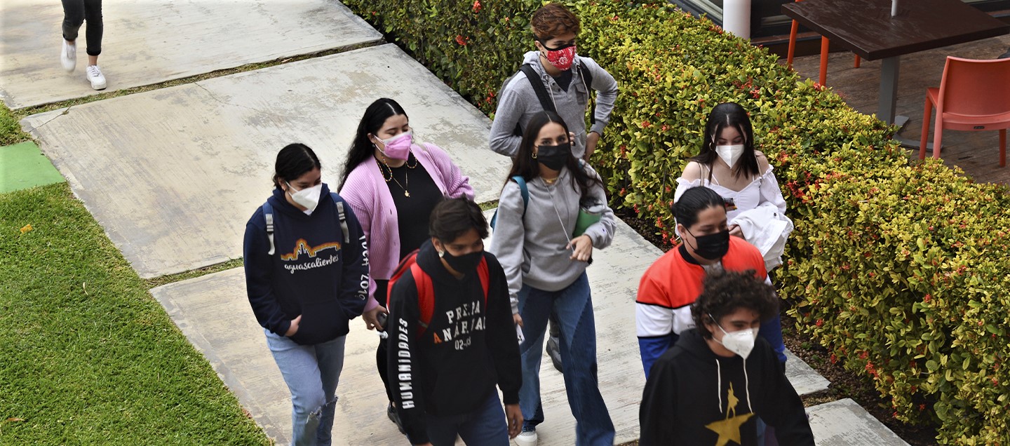 Aspecto de alumnos en el campus de la Universidad Anáhuac Mérida